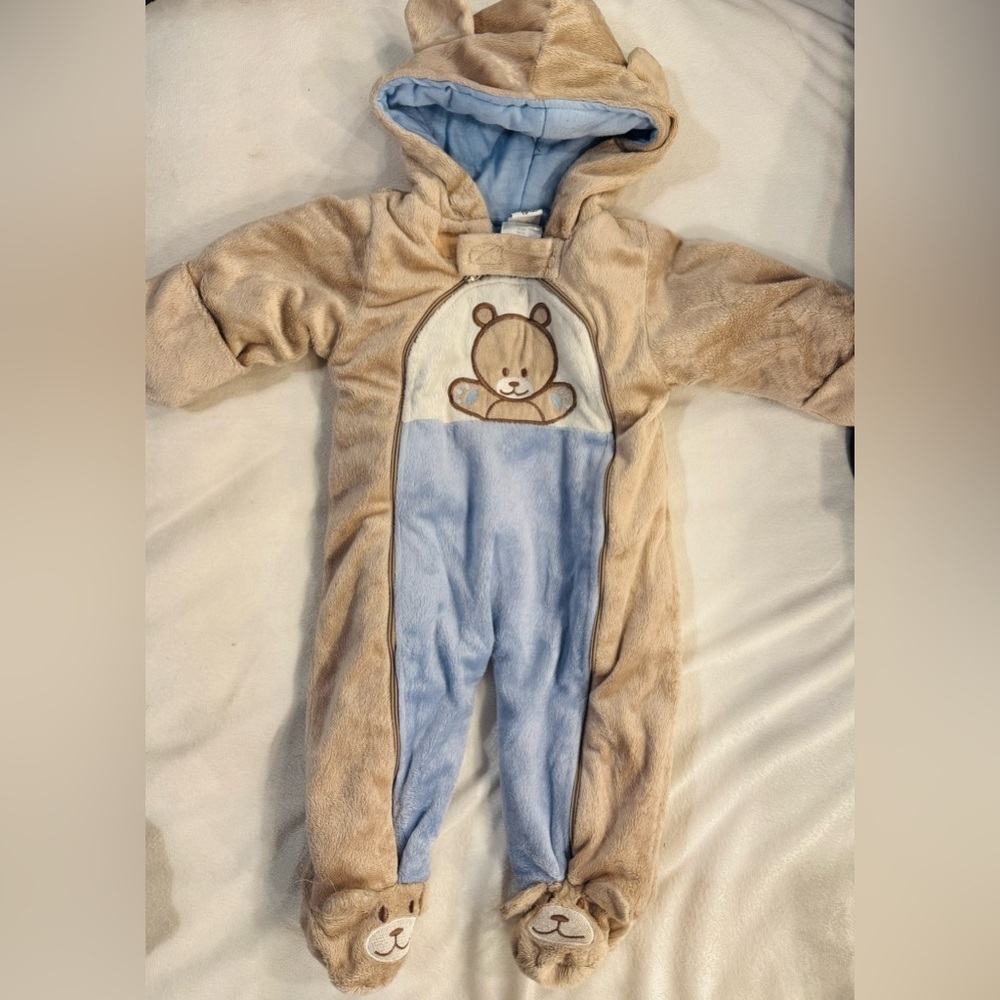 The Club House Adorable Bear Baby Winter SnowSuit Onesie. Size 0-3 Months